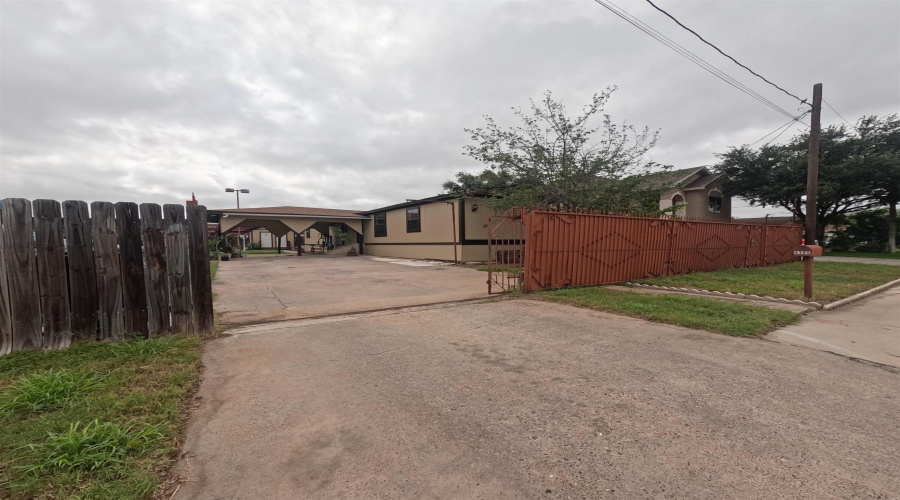 4305 McClelland Ave, Laredo, Texas 78041, 3 Bedrooms Bedrooms, 5 Rooms Rooms,2 BathroomsBathrooms,Residential,For Rent,4305 McClelland Ave,20262448