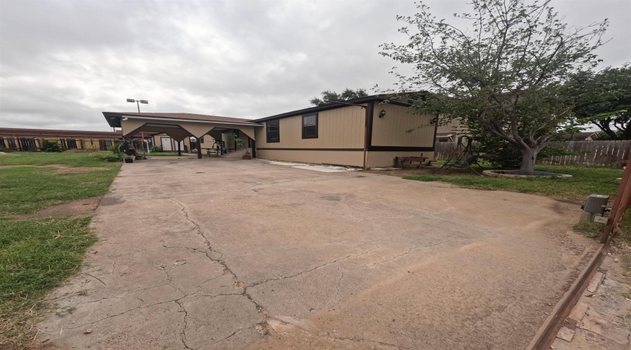 4305 McClelland Ave, Laredo, Texas 78041, 3 Bedrooms Bedrooms, 5 Rooms Rooms,2 BathroomsBathrooms,Residential,For Rent,4305 McClelland Ave,20262448