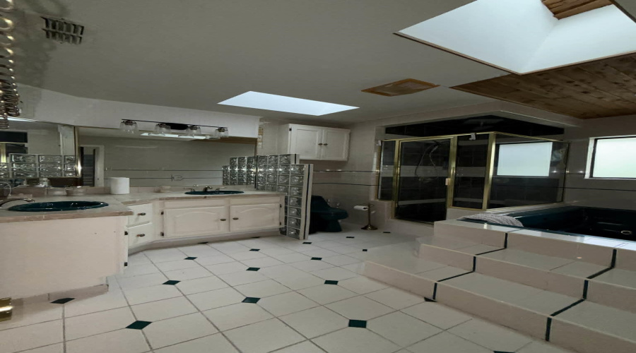 3110 Jacaranda Dr., Harlingen, Texas 78550-7448, 4 Bedrooms Bedrooms, 11 Rooms Rooms,5 BathroomsBathrooms,Residential,For Sale,3110 Jacaranda Dr.,20262449