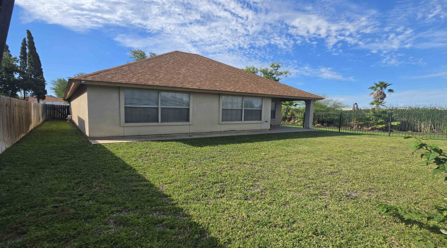 409 Cinnamon Teal Lp, Laredo, Texas 78044, 2 Bedrooms Bedrooms, 4 Rooms Rooms,2 BathroomsBathrooms,Residential,For Sale,409 Cinnamon Teal Lp,20262450