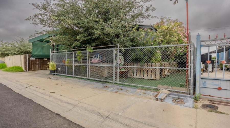 4912 San Miguel Dr, LAREDO, Texas 78046, 3 Bedrooms Bedrooms, 5 Rooms Rooms,2 BathroomsBathrooms,Residential,For Sale,4912 San Miguel Dr,20262451