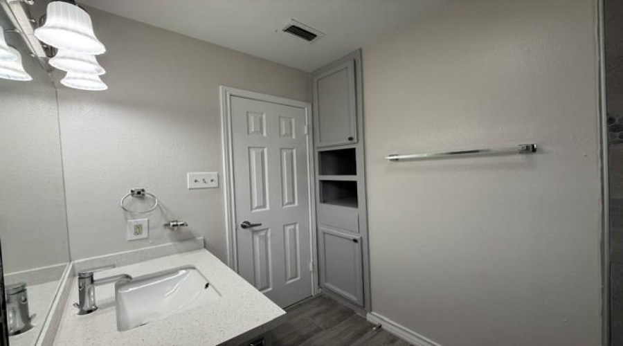 1208 North Oakmont Lp, Laredo, Texas 78045, 3 Bedrooms Bedrooms, 5 Rooms Rooms,2 BathroomsBathrooms,Residential,For Rent,1208 North Oakmont Lp,20262452