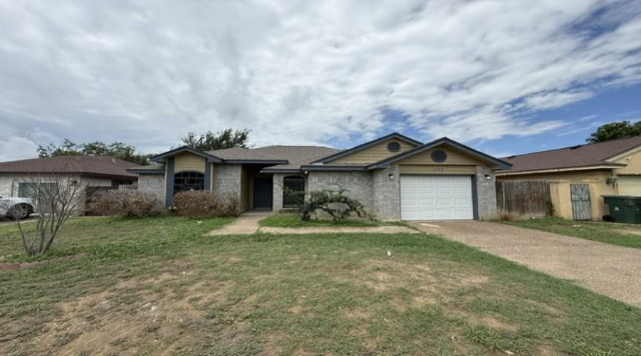 1208 North Oakmont Lp, Laredo, Texas 78045, 3 Bedrooms Bedrooms, 5 Rooms Rooms,2 BathroomsBathrooms,Residential,For Rent,1208 North Oakmont Lp,20262452