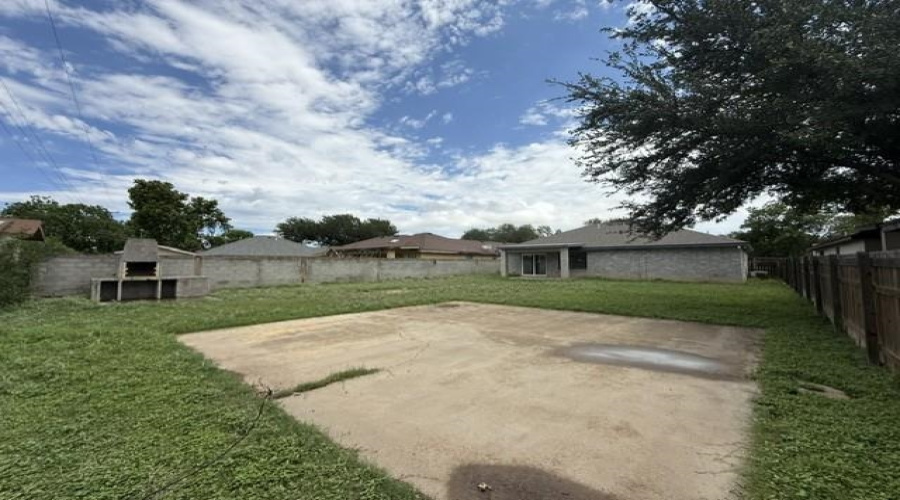 1208 North Oakmont Lp, Laredo, Texas 78045, 3 Bedrooms Bedrooms, 5 Rooms Rooms,2 BathroomsBathrooms,Residential,For Rent,1208 North Oakmont Lp,20262452