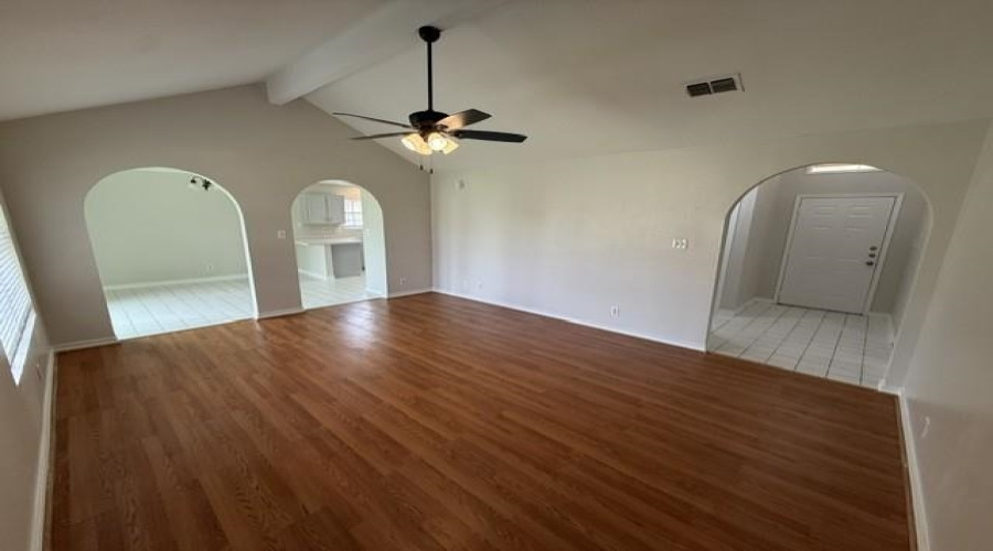 1208 North Oakmont Lp, Laredo, Texas 78045, 3 Bedrooms Bedrooms, 5 Rooms Rooms,2 BathroomsBathrooms,Residential,For Rent,1208 North Oakmont Lp,20262452
