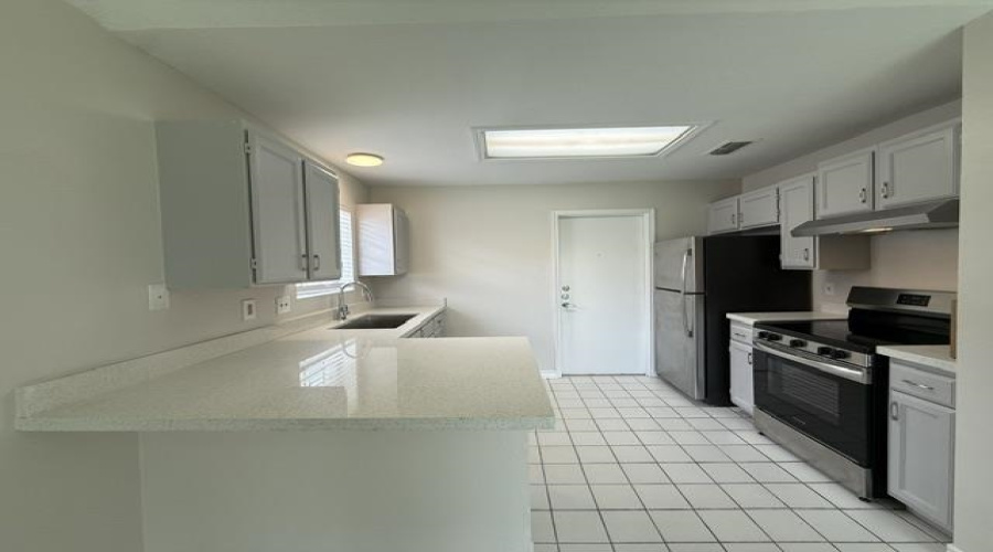 1208 North Oakmont Lp, Laredo, Texas 78045, 3 Bedrooms Bedrooms, 5 Rooms Rooms,2 BathroomsBathrooms,Residential,For Rent,1208 North Oakmont Lp,20262452