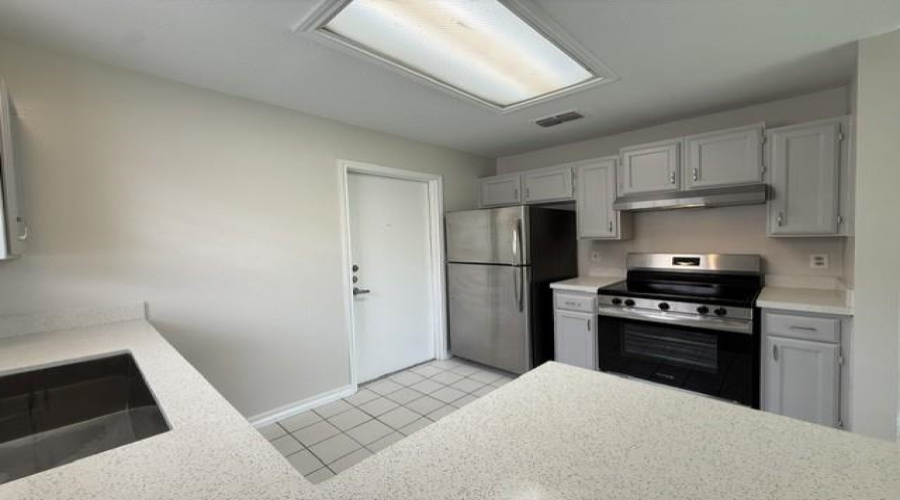 1208 North Oakmont Lp, Laredo, Texas 78045, 3 Bedrooms Bedrooms, 5 Rooms Rooms,2 BathroomsBathrooms,Residential,For Rent,1208 North Oakmont Lp,20262452
