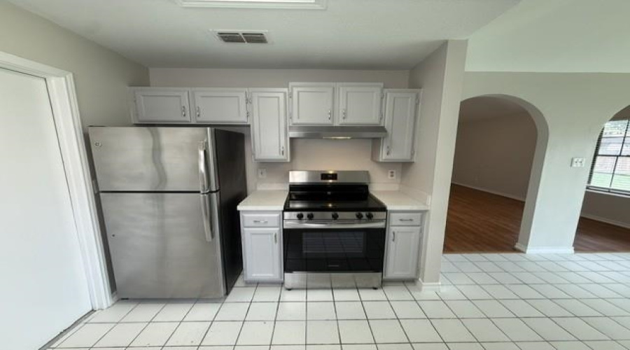 1208 North Oakmont Lp, Laredo, Texas 78045, 3 Bedrooms Bedrooms, 5 Rooms Rooms,2 BathroomsBathrooms,Residential,For Rent,1208 North Oakmont Lp,20262452