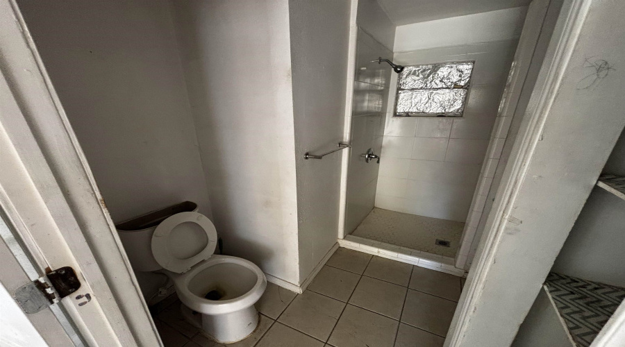 916 Guerrero St, Laredo, Texas 78043, 2 Bedrooms Bedrooms, 4 Rooms Rooms,1 BathroomBathrooms,Residential,For Sale,916 Guerrero St,20262453