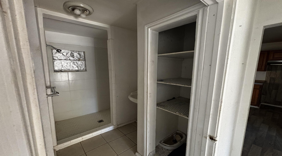 916 Guerrero St, Laredo, Texas 78043, 2 Bedrooms Bedrooms, 4 Rooms Rooms,1 BathroomBathrooms,Residential,For Sale,916 Guerrero St,20262453