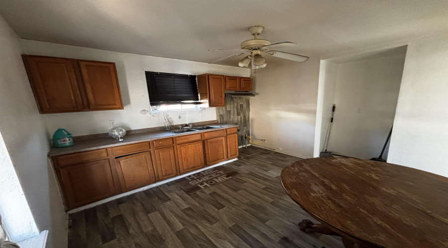 916 Guerrero St, Laredo, Texas 78043, 2 Bedrooms Bedrooms, 4 Rooms Rooms,1 BathroomBathrooms,Residential,For Sale,916 Guerrero St,20262453