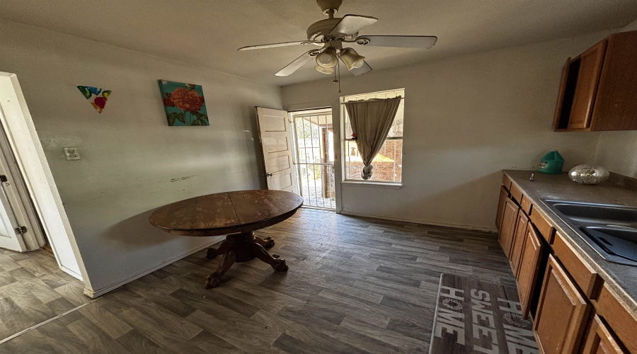 916 Guerrero St, Laredo, Texas 78043, 2 Bedrooms Bedrooms, 4 Rooms Rooms,1 BathroomBathrooms,Residential,For Sale,916 Guerrero St,20262453