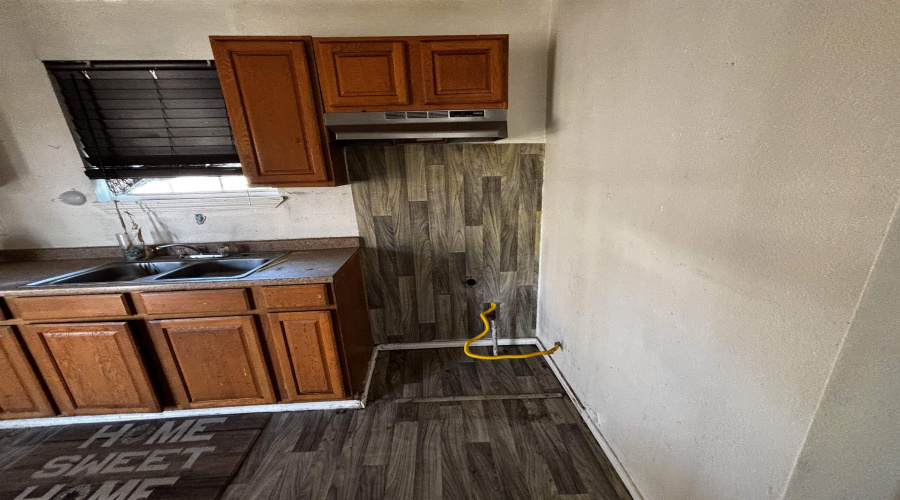 916 Guerrero St, Laredo, Texas 78043, 2 Bedrooms Bedrooms, 4 Rooms Rooms,1 BathroomBathrooms,Residential,For Sale,916 Guerrero St,20262453