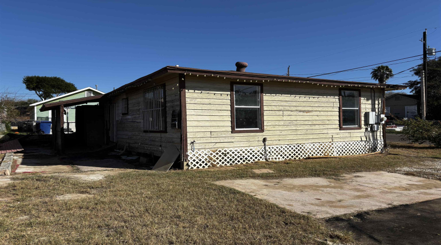916 Guerrero St, Laredo, Texas 78043, 2 Bedrooms Bedrooms, 4 Rooms Rooms,1 BathroomBathrooms,Residential,For Sale,916 Guerrero St,20262453