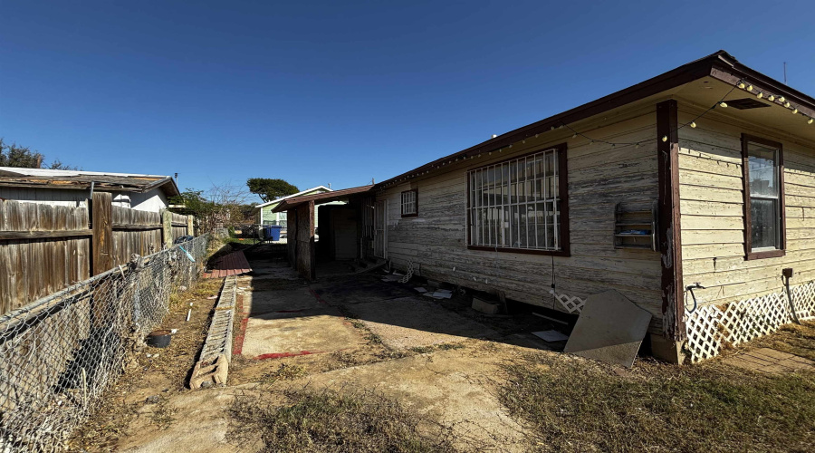 916 Guerrero St, Laredo, Texas 78043, 2 Bedrooms Bedrooms, 4 Rooms Rooms,1 BathroomBathrooms,Residential,For Sale,916 Guerrero St,20262453