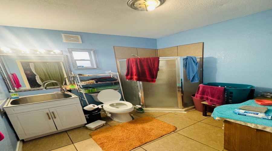 917 Flag St, laredo, Texas 78041, 4 Bedrooms Bedrooms, 57 Rooms Rooms,3 BathroomsBathrooms,Residential,For Sale,917 Flag St,20262454