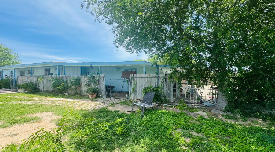 917 Flag St, laredo, Texas 78041, 4 Bedrooms Bedrooms, 57 Rooms Rooms,3 BathroomsBathrooms,Residential,For Sale,917 Flag St,20262454