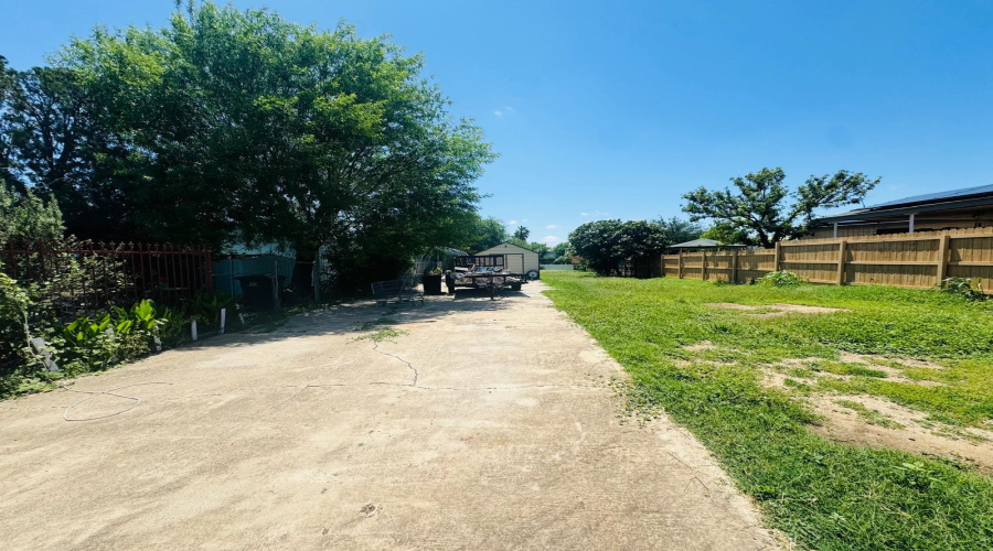 917 Flag St, laredo, Texas 78041, 4 Bedrooms Bedrooms, 57 Rooms Rooms,3 BathroomsBathrooms,Residential,For Sale,917 Flag St,20262454