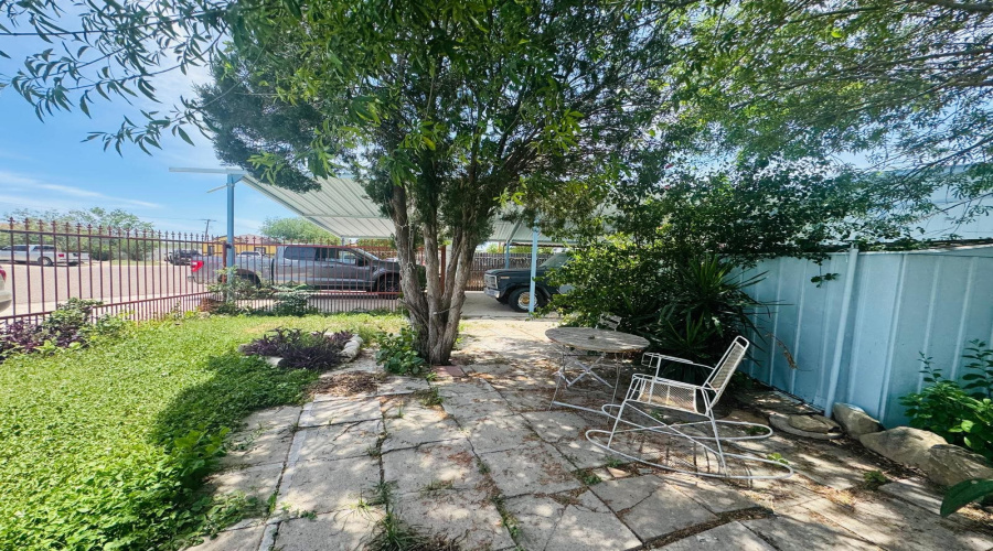 917 Flag St, laredo, Texas 78041, 4 Bedrooms Bedrooms, 57 Rooms Rooms,3 BathroomsBathrooms,Residential,For Sale,917 Flag St,20262454