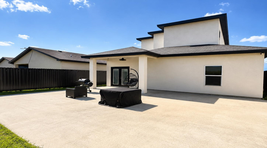 1611 Coba Dr., Laredo, Texas 78046, 4 Bedrooms Bedrooms, 7 Rooms Rooms,2 BathroomsBathrooms,Residential,For Sale,1611 Coba Dr.,20262455
