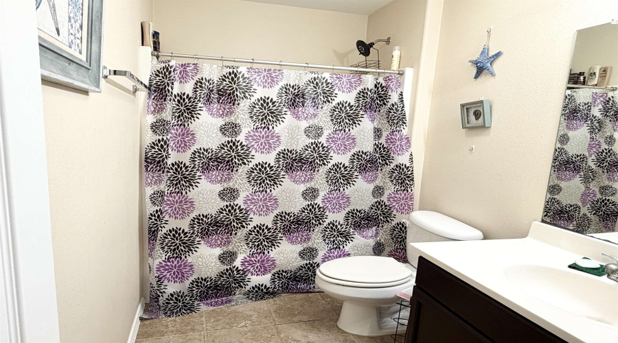 2025 Port Miami St, Laredo, Texas 78045, 4 Bedrooms Bedrooms, 6 Rooms Rooms,2 BathroomsBathrooms,Residential,For Sale,2025 Port Miami St,20262456