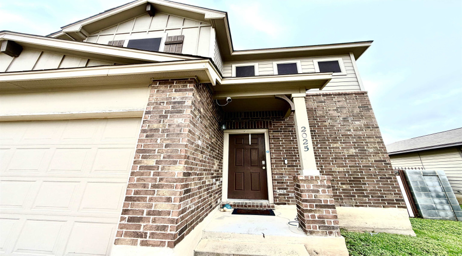 2025 Port Miami St, Laredo, Texas 78045, 4 Bedrooms Bedrooms, 6 Rooms Rooms,2 BathroomsBathrooms,Residential,For Sale,2025 Port Miami St,20262456