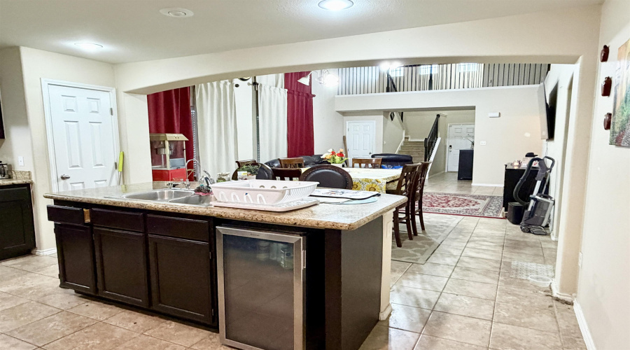 2025 Port Miami St, Laredo, Texas 78045, 4 Bedrooms Bedrooms, 6 Rooms Rooms,2 BathroomsBathrooms,Residential,For Sale,2025 Port Miami St,20262456