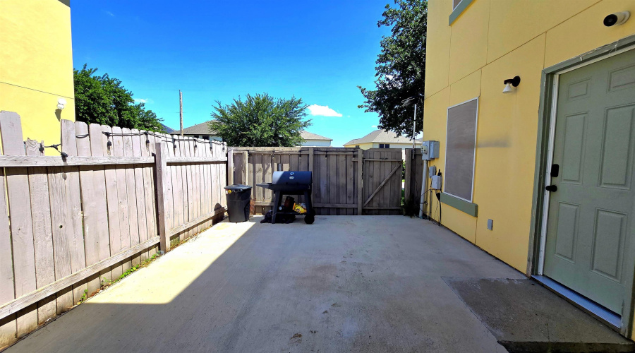 1000 Ranchway Dr, Laredo, Texas 78045, 3 Bedrooms Bedrooms, 5 Rooms Rooms,3 BathroomsBathrooms,Residential,For Rent,1000 Ranchway Dr,20262460