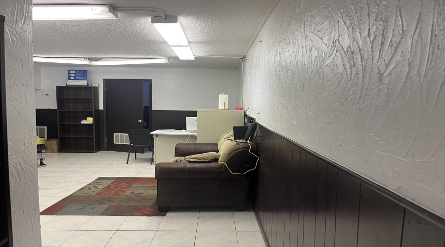1019 San Bernardo Ave, Laredo, Texas 78040, 1 Room Rooms,1 BathroomBathrooms,Commercial retail/office,For Rent,1019 San Bernardo Ave,20262461