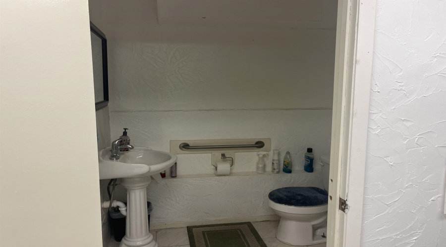 1019 San Bernardo Ave, Laredo, Texas 78040, 1 Room Rooms,1 BathroomBathrooms,Commercial retail/office,For Rent,1019 San Bernardo Ave,20262461