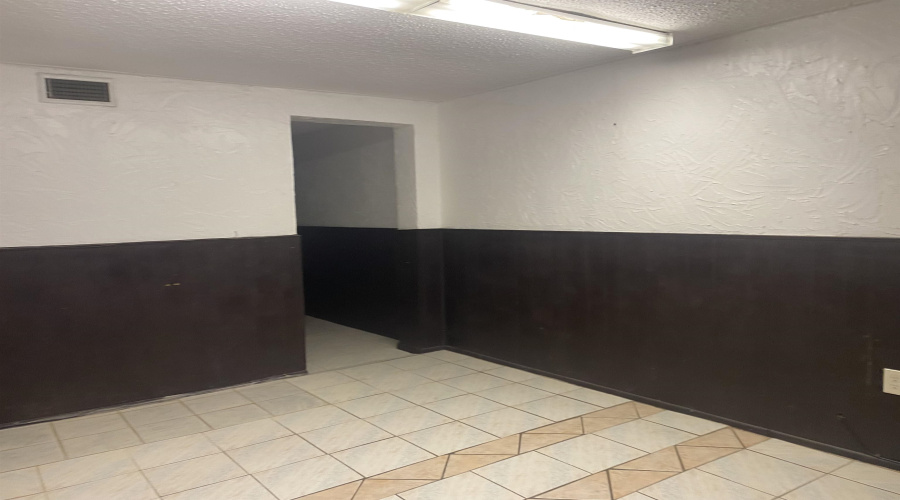 1019 San Bernardo Ave, Laredo, Texas 78040, 1 Room Rooms,1 BathroomBathrooms,Commercial retail/office,For Rent,1019 San Bernardo Ave,20262461