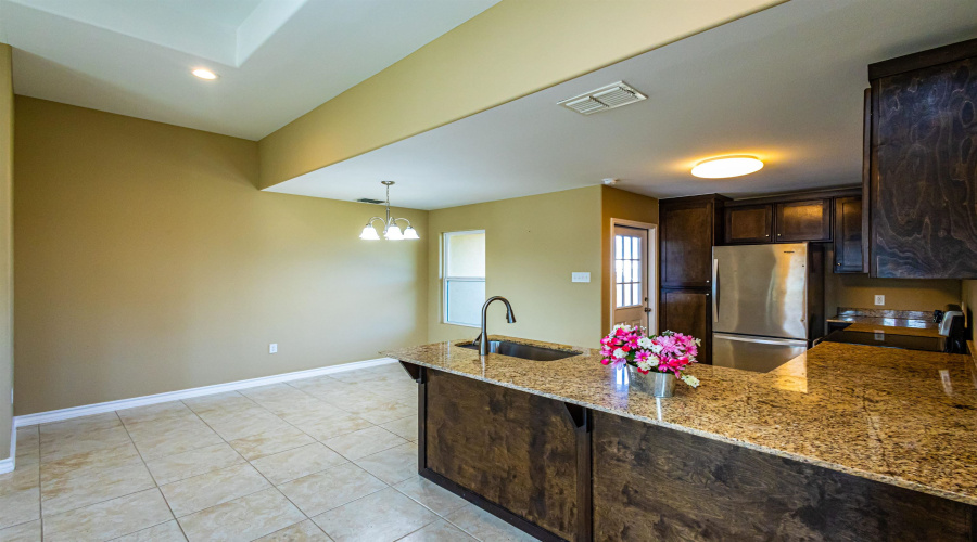 513 Graneros Ave., Laredo, Texas 78046, 3 Bedrooms Bedrooms, 5 Rooms Rooms,2 BathroomsBathrooms,Residential,For Sale,513 Graneros Ave.,20262462