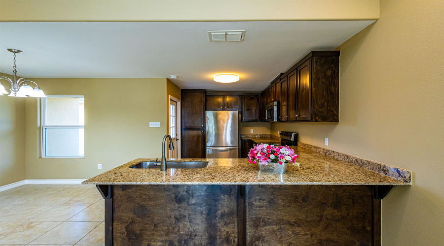 513 Graneros Ave., Laredo, Texas 78046, 3 Bedrooms Bedrooms, 5 Rooms Rooms,2 BathroomsBathrooms,Residential,For Sale,513 Graneros Ave.,20262462