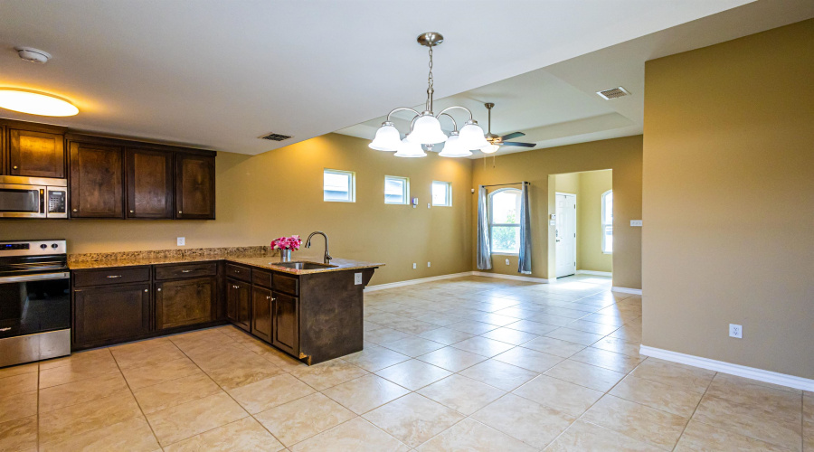 513 Graneros Ave., Laredo, Texas 78046, 3 Bedrooms Bedrooms, 5 Rooms Rooms,2 BathroomsBathrooms,Residential,For Sale,513 Graneros Ave.,20262462