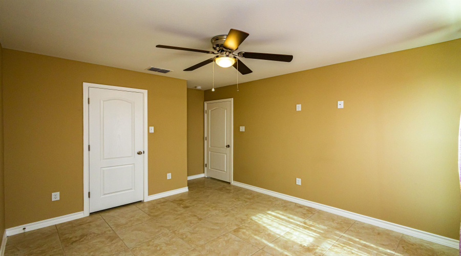513 Graneros Ave., Laredo, Texas 78046, 3 Bedrooms Bedrooms, 5 Rooms Rooms,2 BathroomsBathrooms,Residential,For Sale,513 Graneros Ave.,20262462
