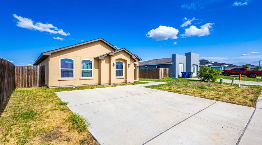 513 Graneros Ave., Laredo, Texas 78046, 3 Bedrooms Bedrooms, 5 Rooms Rooms,2 BathroomsBathrooms,Residential,For Sale,513 Graneros Ave.,20262462