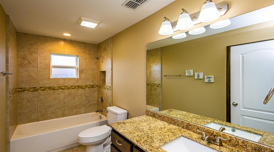 513 Graneros Ave., Laredo, Texas 78046, 3 Bedrooms Bedrooms, 5 Rooms Rooms,2 BathroomsBathrooms,Residential,For Sale,513 Graneros Ave.,20262462