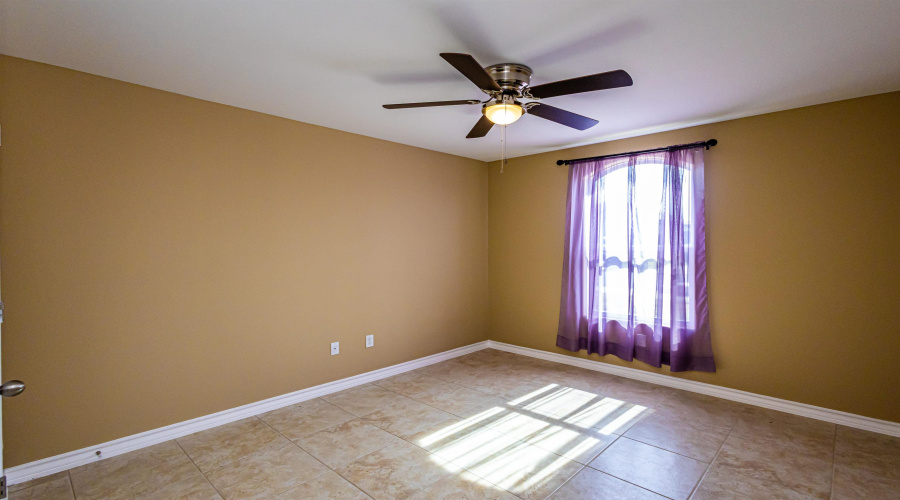 513 Graneros Ave., Laredo, Texas 78046, 3 Bedrooms Bedrooms, 5 Rooms Rooms,2 BathroomsBathrooms,Residential,For Sale,513 Graneros Ave.,20262462