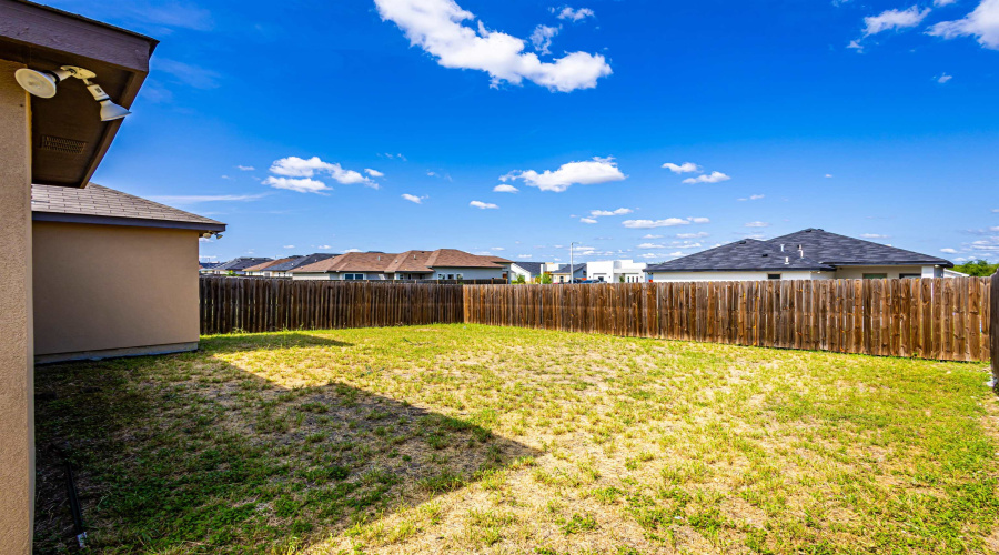 513 Graneros Ave., Laredo, Texas 78046, 3 Bedrooms Bedrooms, 5 Rooms Rooms,2 BathroomsBathrooms,Residential,For Sale,513 Graneros Ave.,20262462