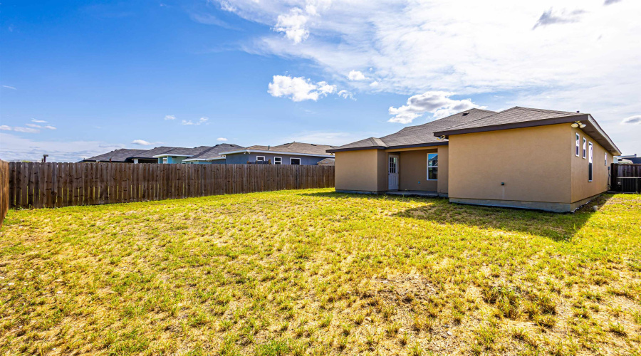 513 Graneros Ave., Laredo, Texas 78046, 3 Bedrooms Bedrooms, 5 Rooms Rooms,2 BathroomsBathrooms,Residential,For Sale,513 Graneros Ave.,20262462