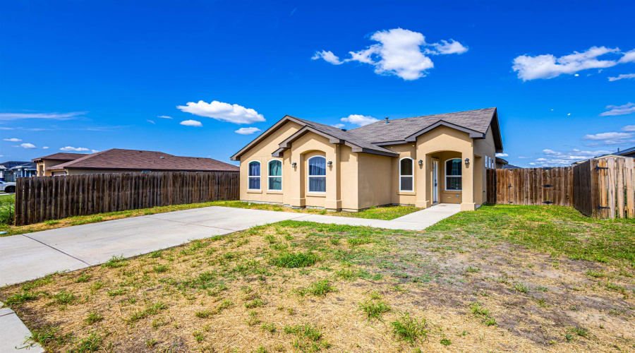 513 Graneros Ave., Laredo, Texas 78046, 3 Bedrooms Bedrooms, 5 Rooms Rooms,2 BathroomsBathrooms,Residential,For Sale,513 Graneros Ave.,20262462