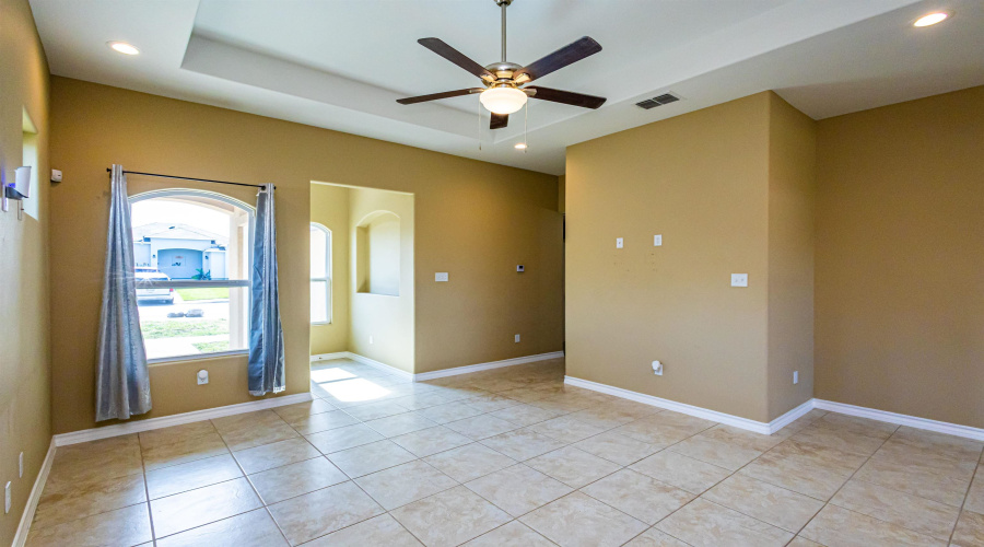 513 Graneros Ave., Laredo, Texas 78046, 3 Bedrooms Bedrooms, 5 Rooms Rooms,2 BathroomsBathrooms,Residential,For Sale,513 Graneros Ave.,20262462