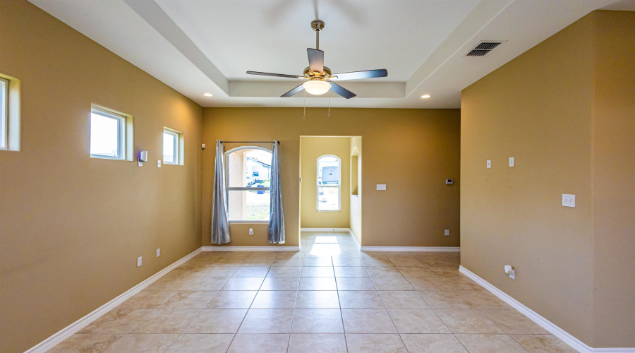 513 Graneros Ave., Laredo, Texas 78046, 3 Bedrooms Bedrooms, 5 Rooms Rooms,2 BathroomsBathrooms,Residential,For Sale,513 Graneros Ave.,20262462