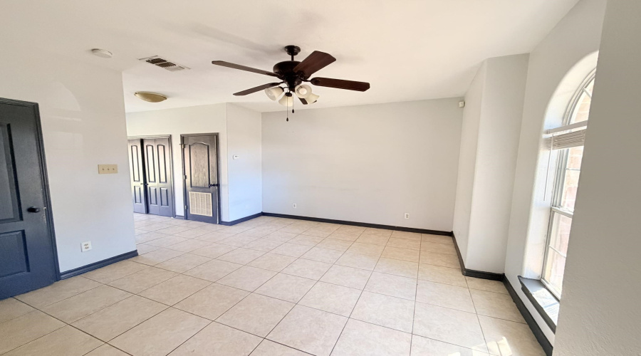 10706 International Blvd, Laredo, Texas 78045, 2 Bedrooms Bedrooms, 4 Rooms Rooms,1 BathroomBathrooms,Residential,For Rent,10706 International Blvd,20262463