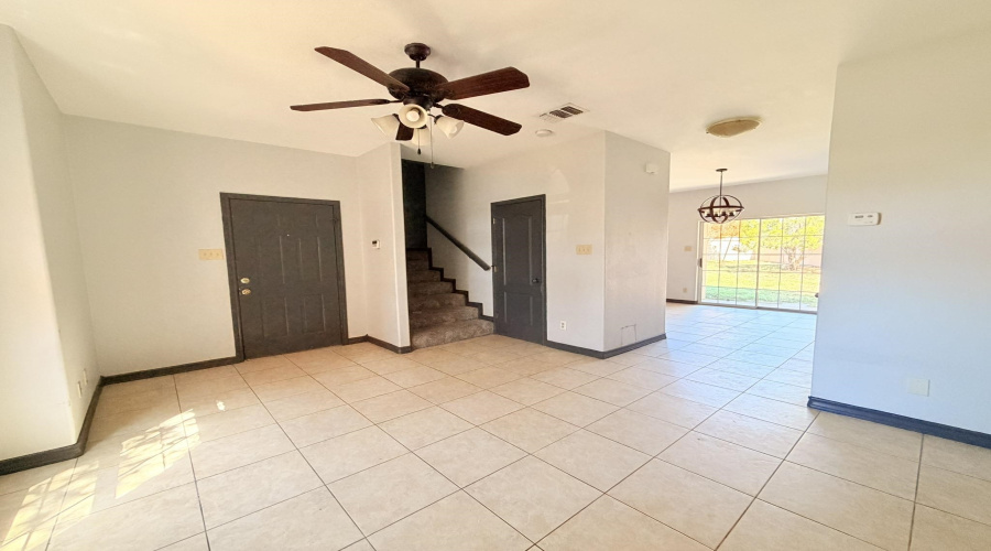 10706 International Blvd, Laredo, Texas 78045, 2 Bedrooms Bedrooms, 4 Rooms Rooms,1 BathroomBathrooms,Residential,For Rent,10706 International Blvd,20262463