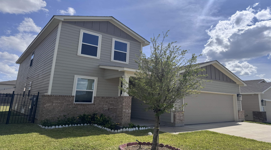 1615 Sambar Lp, Laredo, Texas 78045, 3 Bedrooms Bedrooms, 6 Rooms Rooms,2 BathroomsBathrooms,Residential,For Sale,1615 Sambar Lp,20262464