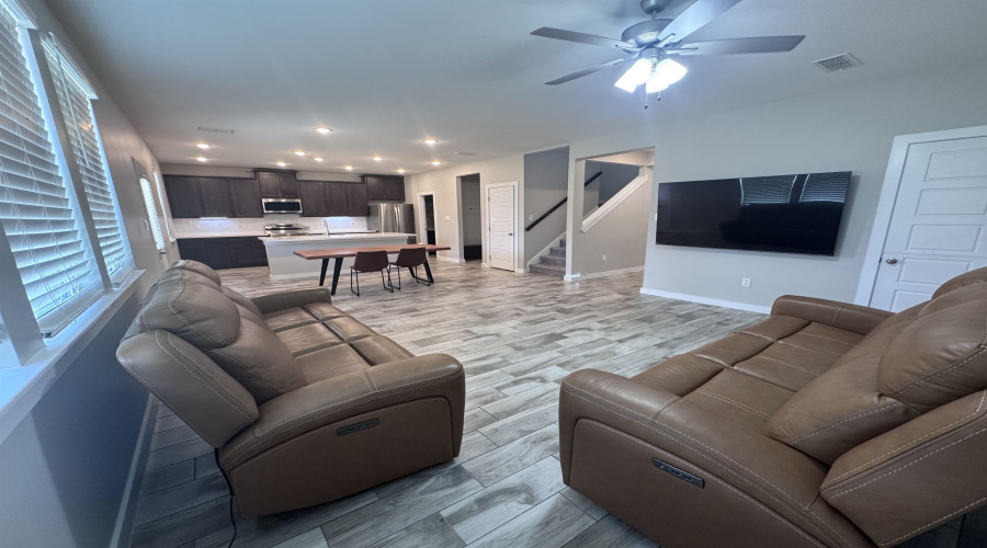 1615 Sambar Lp, Laredo, Texas 78045, 3 Bedrooms Bedrooms, 6 Rooms Rooms,2 BathroomsBathrooms,Residential,For Sale,1615 Sambar Lp,20262464