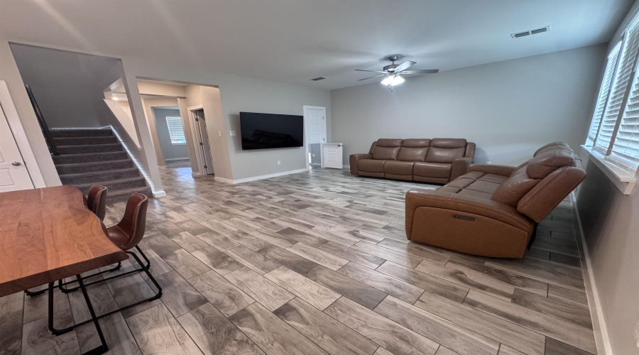 1615 Sambar Lp, Laredo, Texas 78045, 3 Bedrooms Bedrooms, 6 Rooms Rooms,2 BathroomsBathrooms,Residential,For Sale,1615 Sambar Lp,20262464