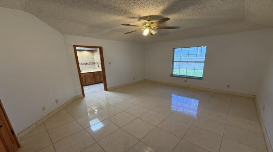 8611 Chris Ln, Laredo, Texas 78045, 3 Bedrooms Bedrooms, 5 Rooms Rooms,2 BathroomsBathrooms,Residential,For Rent,8611 Chris Ln,20262473