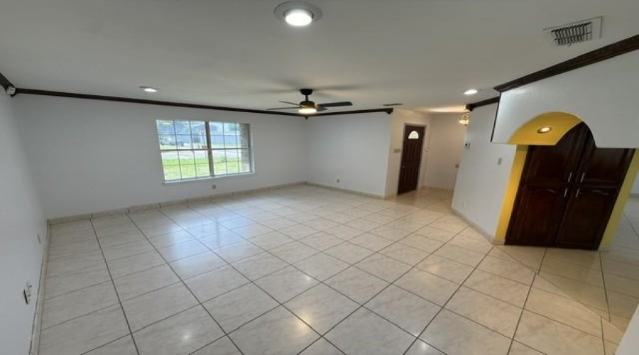 8611 Chris Ln, Laredo, Texas 78045, 3 Bedrooms Bedrooms, 5 Rooms Rooms,2 BathroomsBathrooms,Residential,For Rent,8611 Chris Ln,20262473